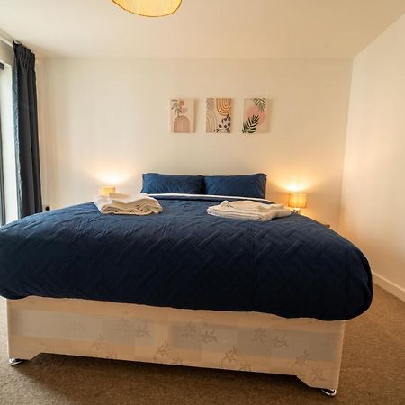 Spacious Apartment In Woking Town Centre Bagian luar foto
