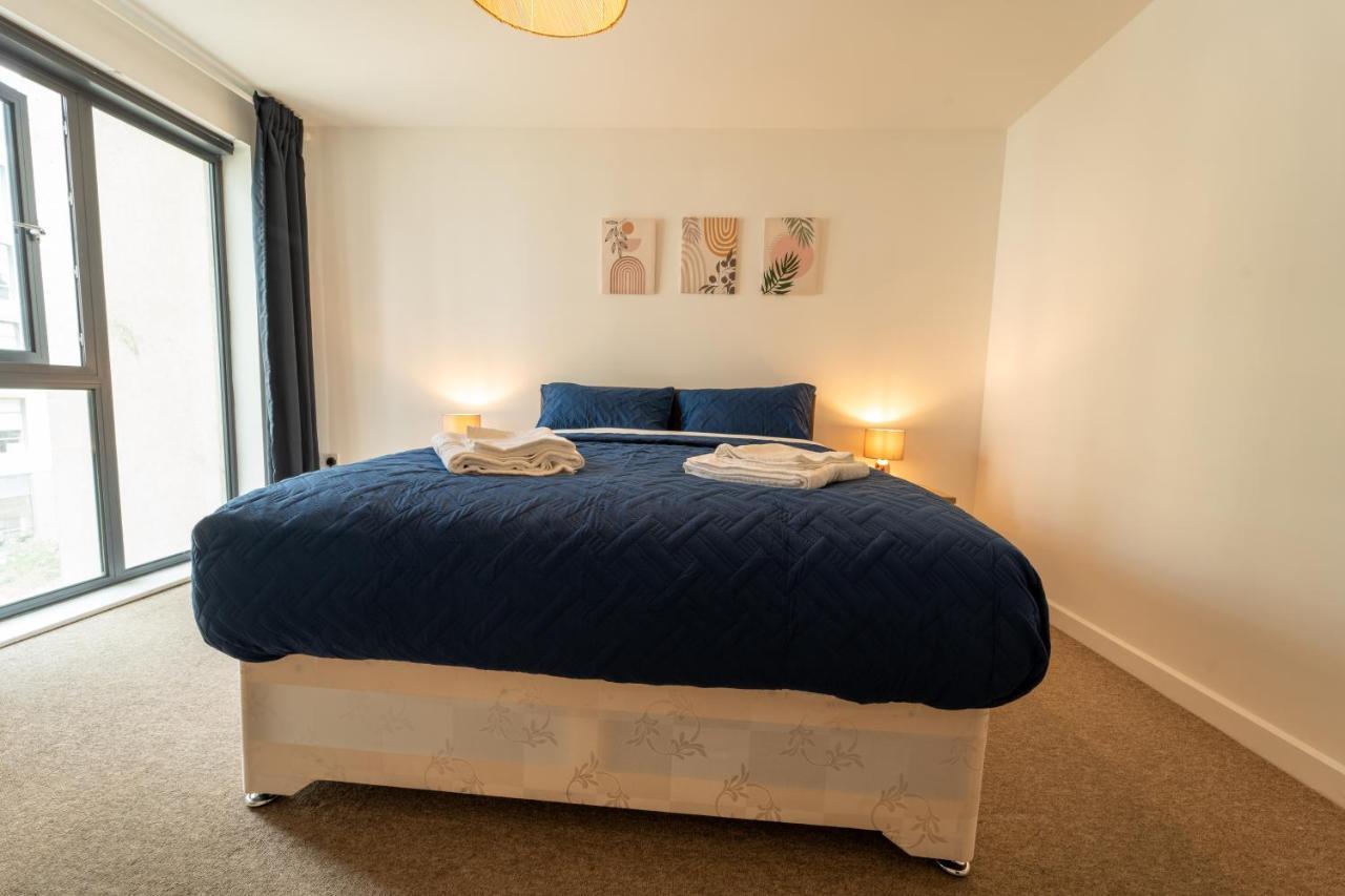 Spacious Apartment In Woking Town Centre Bagian luar foto