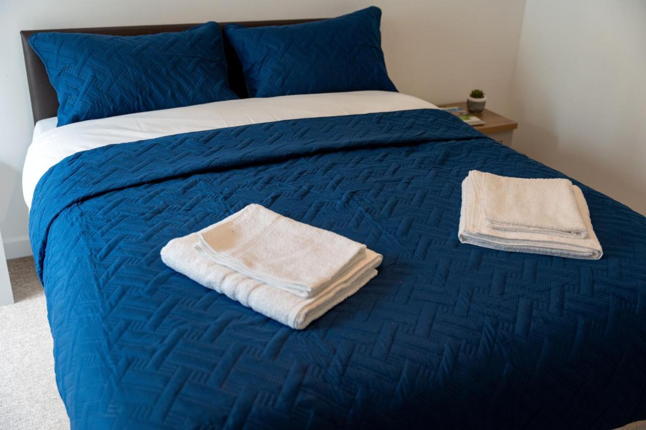Spacious Apartment In Woking Town Centre Bagian luar foto