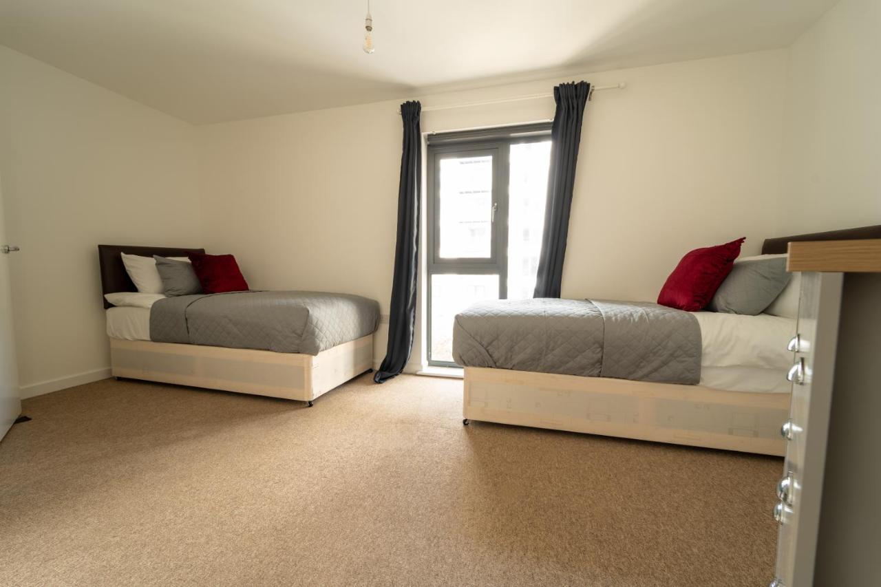 Spacious Apartment In Woking Town Centre Bagian luar foto