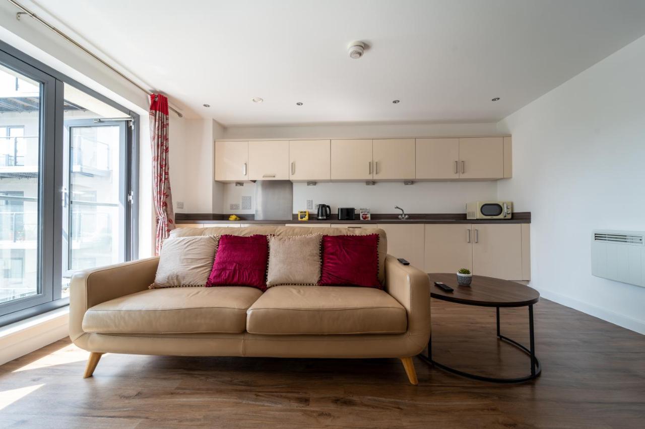 Spacious Apartment In Woking Town Centre Bagian luar foto