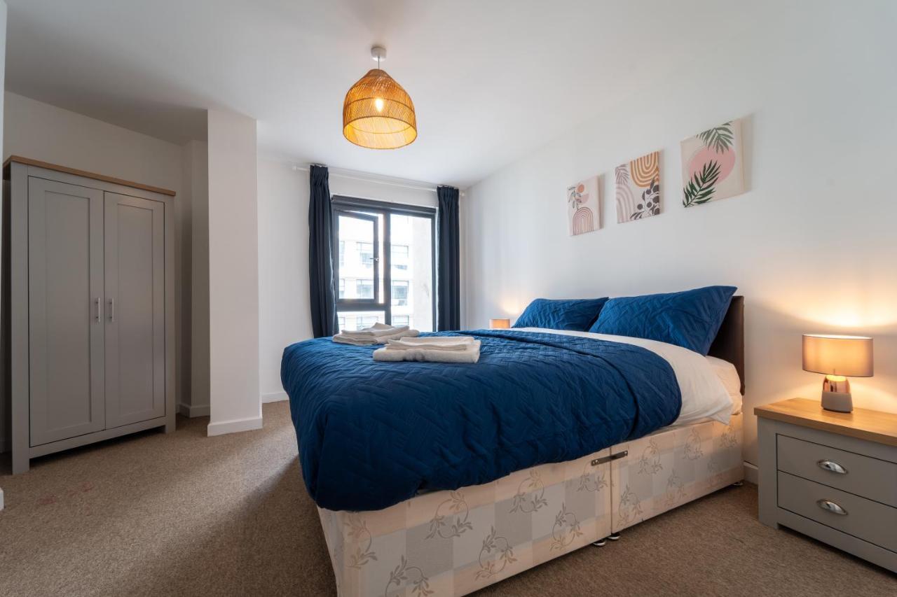 Spacious Apartment In Woking Town Centre Bagian luar foto
